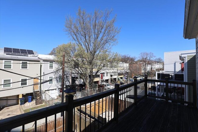 Building Photo - 1108 Orren St NE