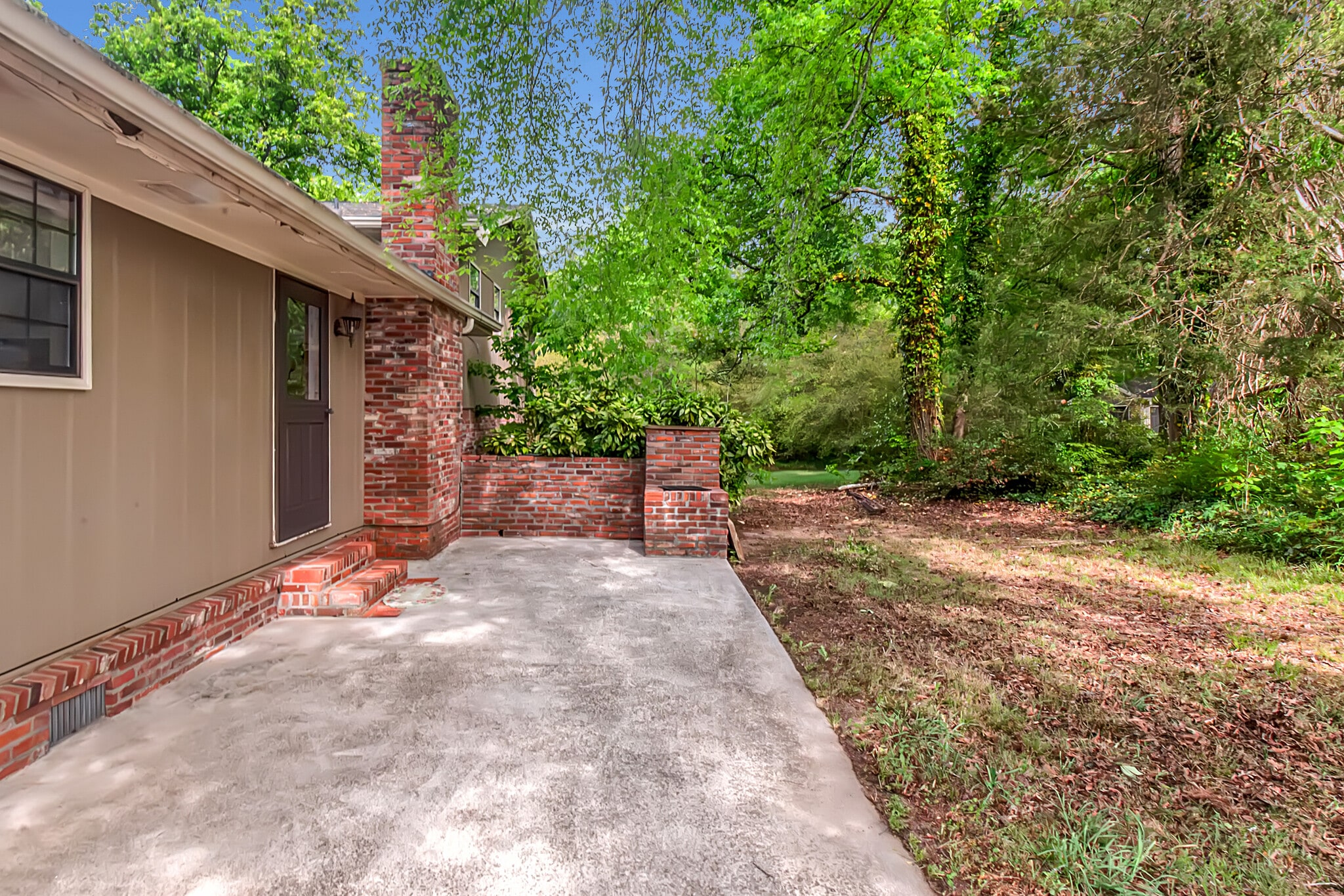 Building Photo - 1812 Wiggins Cir SW