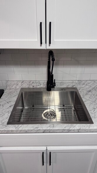 Building Photo - 330 Magee Ave