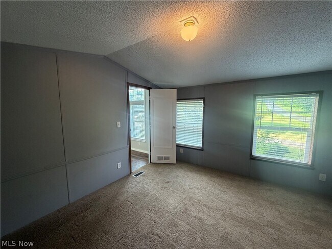 Building Photo - 2476 Cunningham Rd
