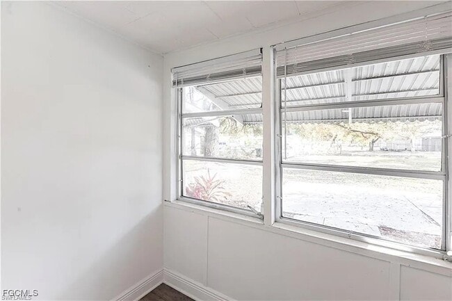 Building Photo - 2217 Dora St