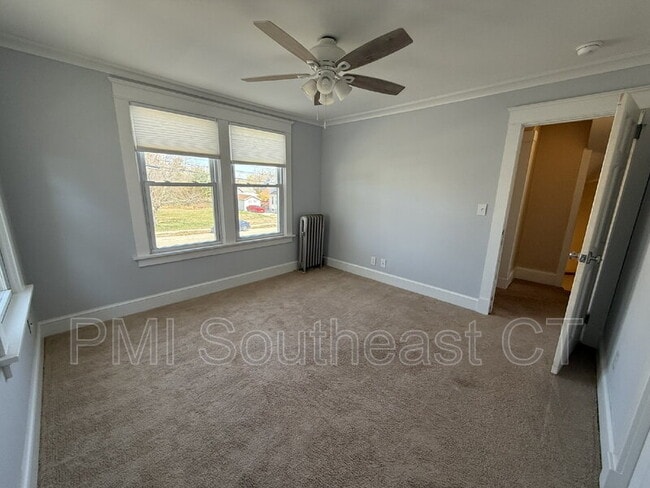 Building Photo - 86 School St