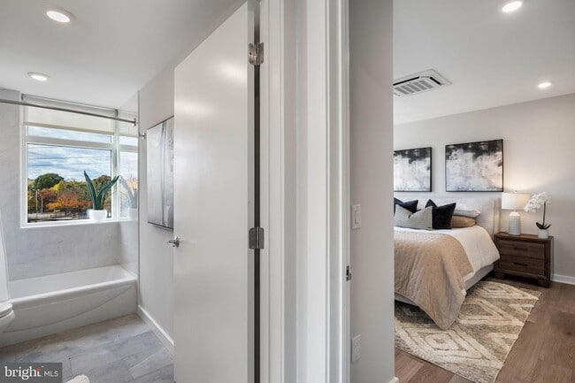 Building Photo - 3449 Scotts Ln