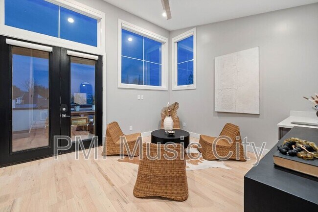 Building Photo - 1403 10th Ave N