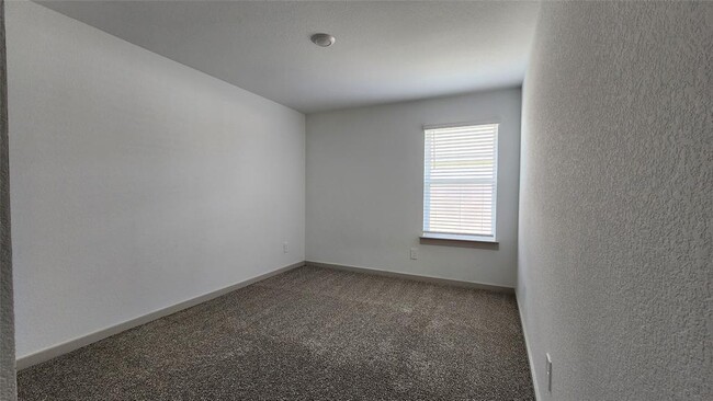 Building Photo - 61 Spring Ln