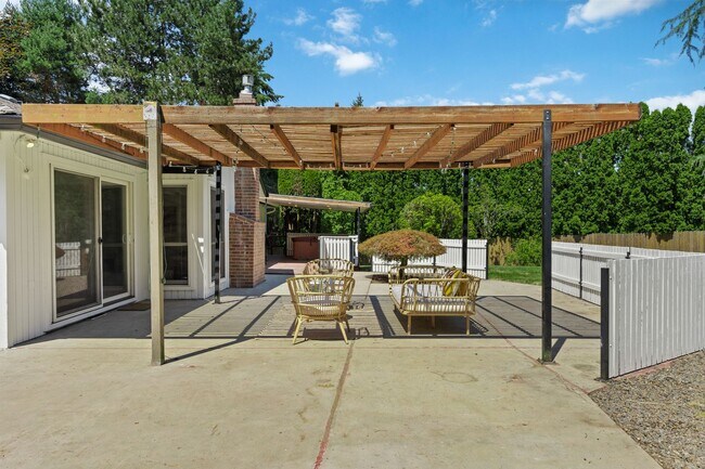 Building Photo - Stylish 3BR Beaverton Ranch w/ RV Parking & Hot Tub