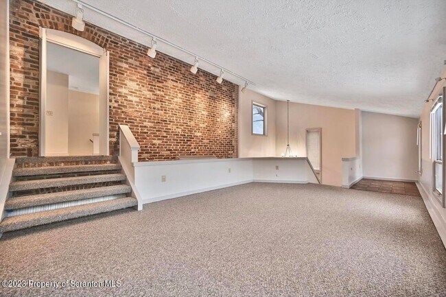 Building Photo - 1409 Penn Ave