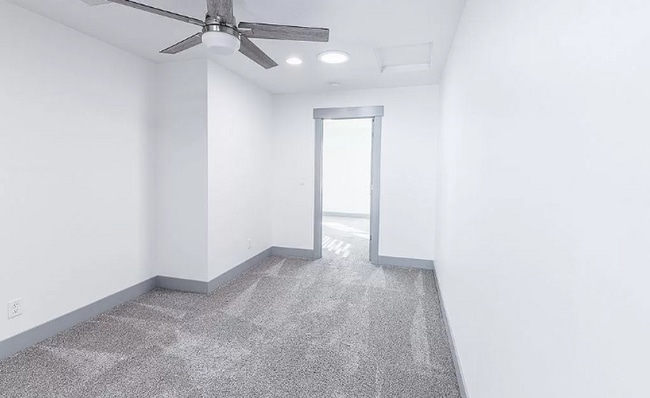 Building Photo - 3 bed 2.5 bath townhome in heart of Meridian