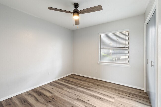 Building Photo - Renovated 1bed/1bath Apartment Home