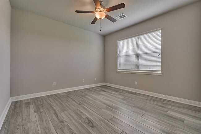 Building Photo - 180 Racetrack Ln