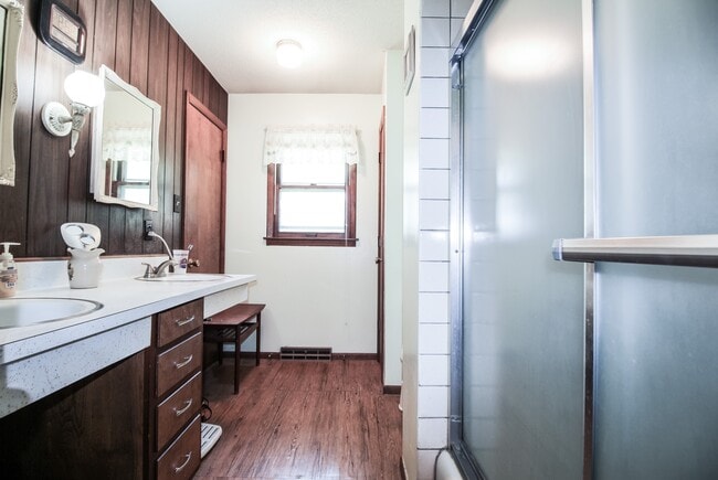 Building Photo - 1832 Ranser Rd