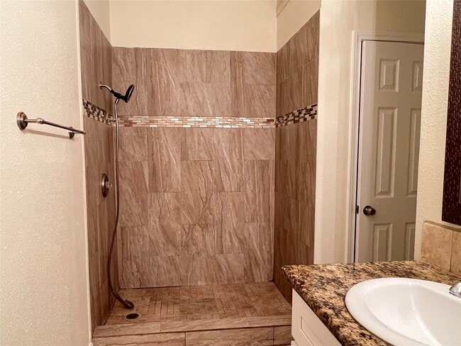 Building Photo - 5319 Pine Cliff Dr