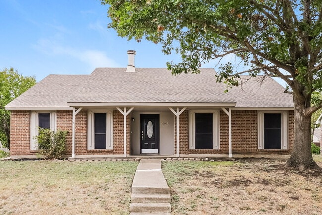 Building Photo - 1385 Southridge Dr