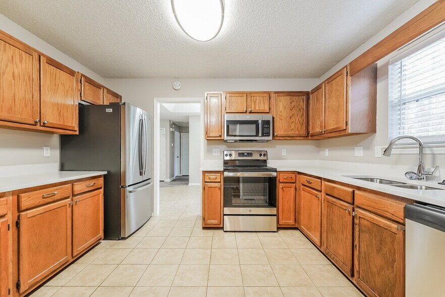 Building Photo - 15826 Lawyers Rd