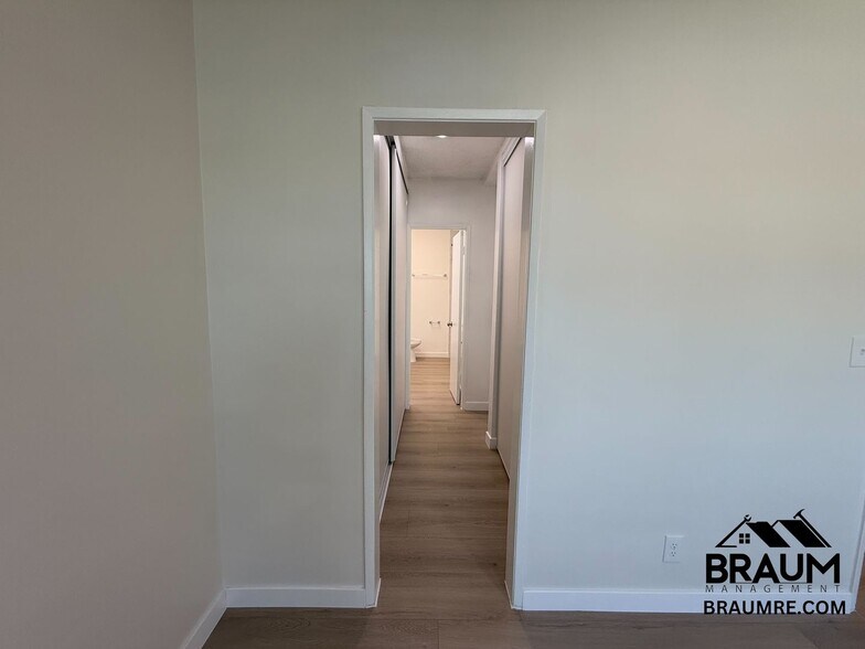 Building Photo - 6041 Whitsett Ave