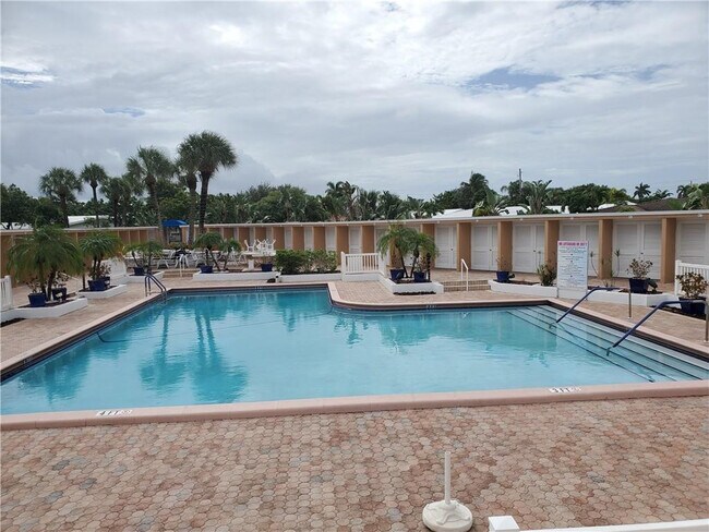 Building Photo - 2190 NE 68th St