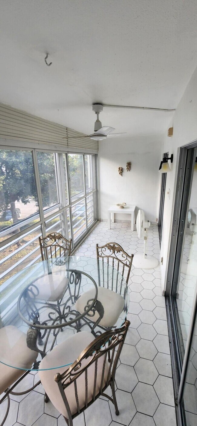 Building Photo - 3002 Portofino Isle