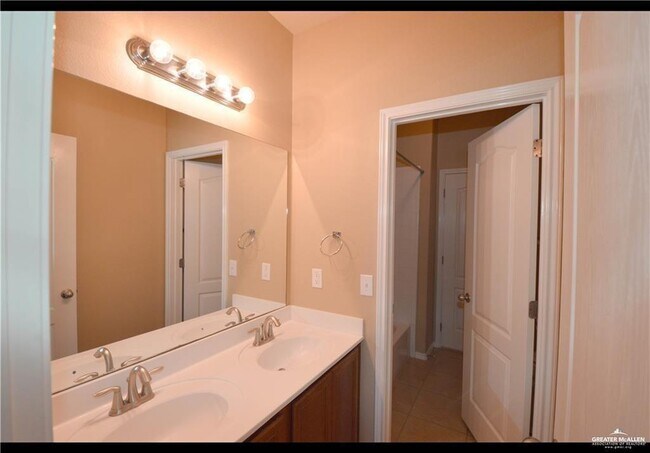 Building Photo - 20 Santa Lydia St