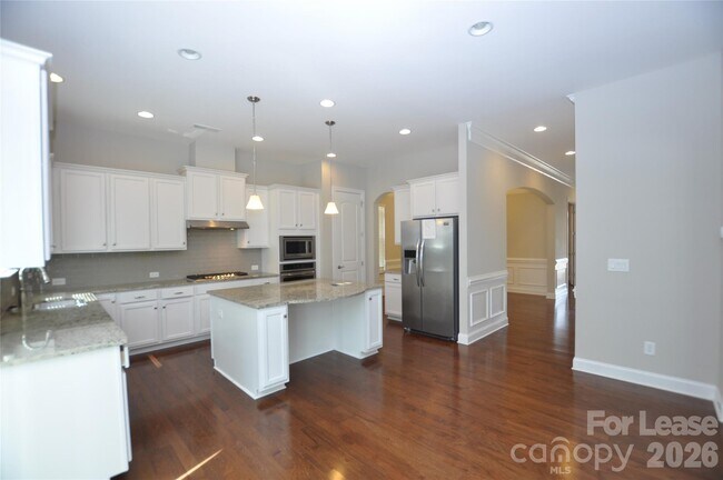 Building Photo - 1004 Sterling Dr