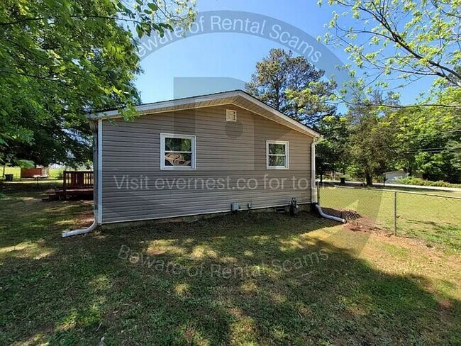 Building Photo - 225 Holly Smith Dr