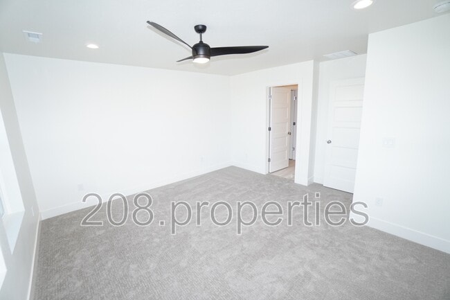 Building Photo - 1333 N Webb Wy