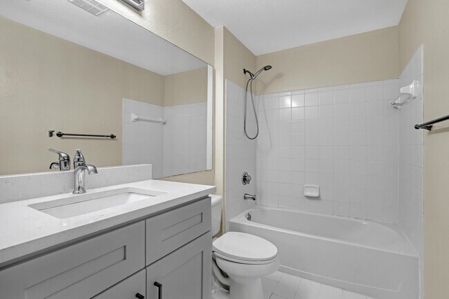 Building Photo - 340 Crestwood Cir