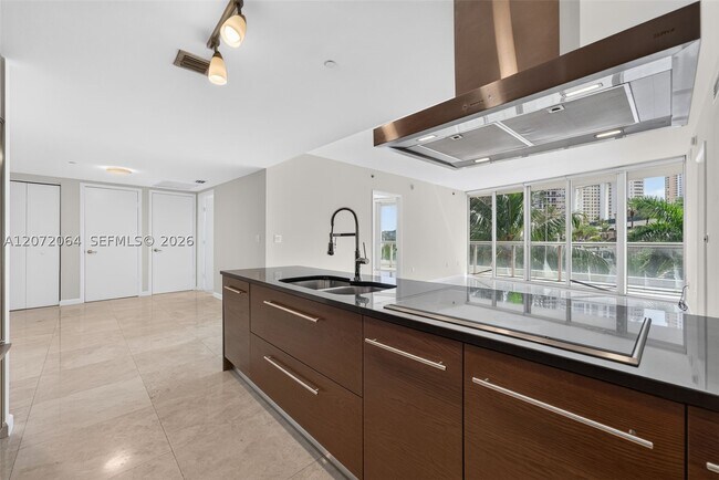 Building Photo - 465 Brickell Ave