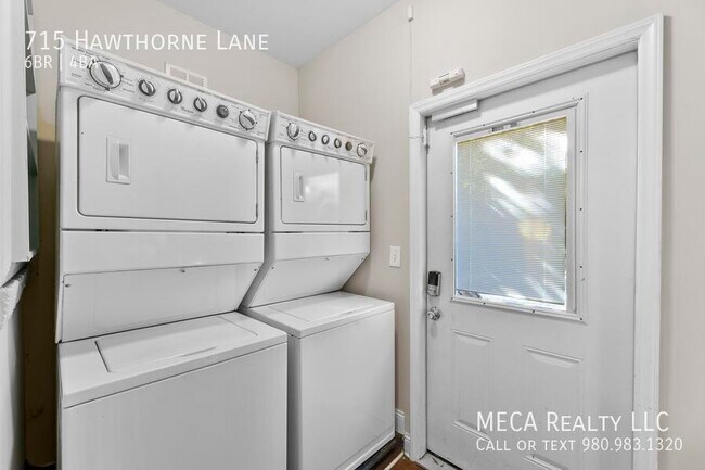 Building Photo - 715 Hawthorne Ln