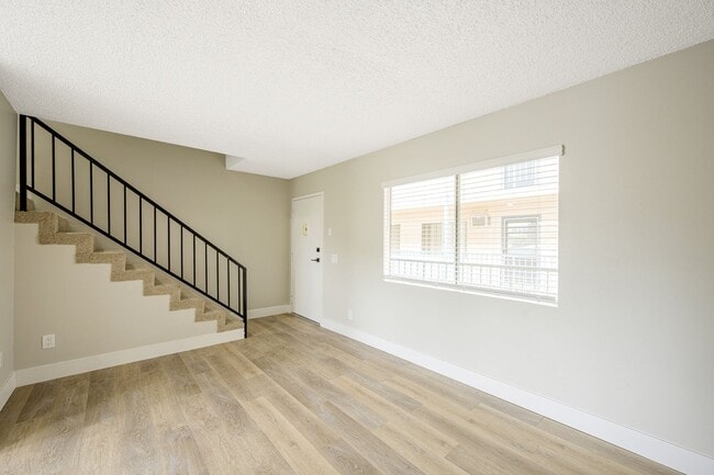 Building Photo - 535 Hobart