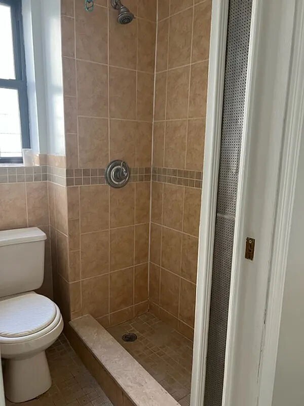 Building Photo - 428 E 116th St