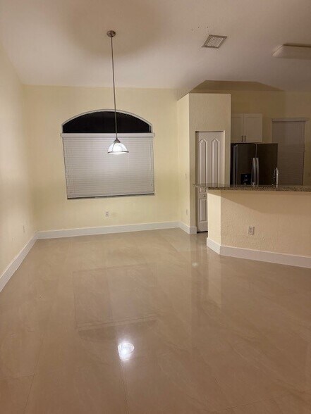 Building Photo - 2304 NE 37th Ter