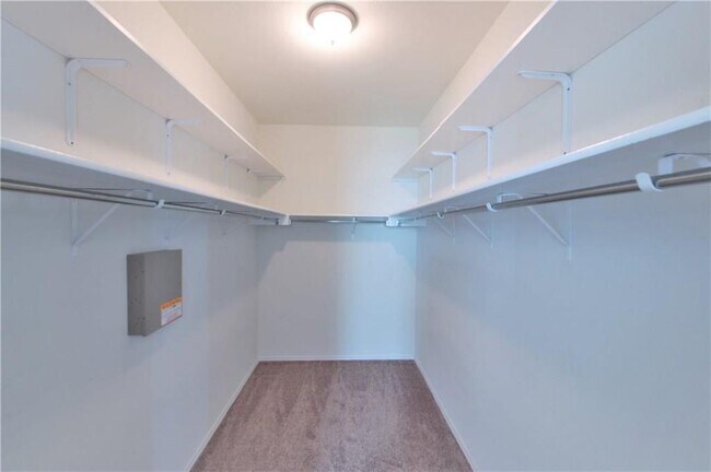 Building Photo - 2204 Old Sterling Rd