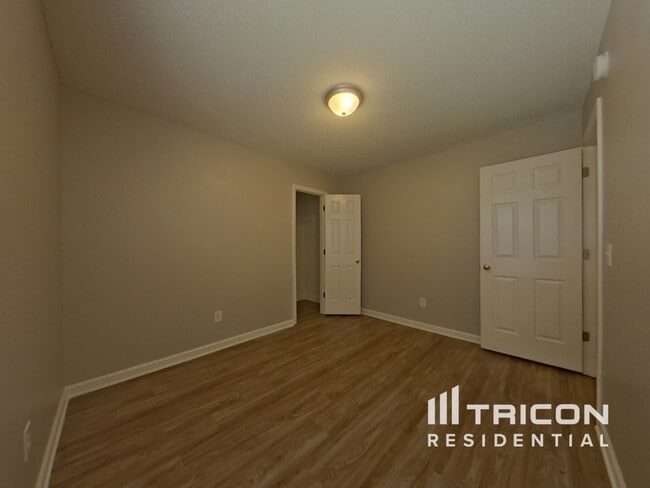 Building Photo - 209 Oakpointe Dr