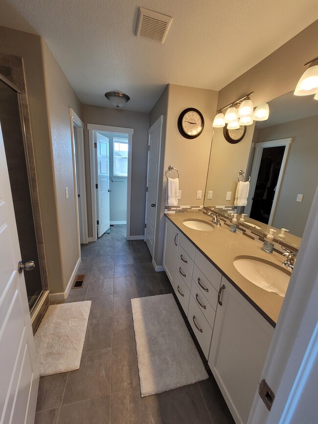 Building Photo - 10135 Thrive Ln