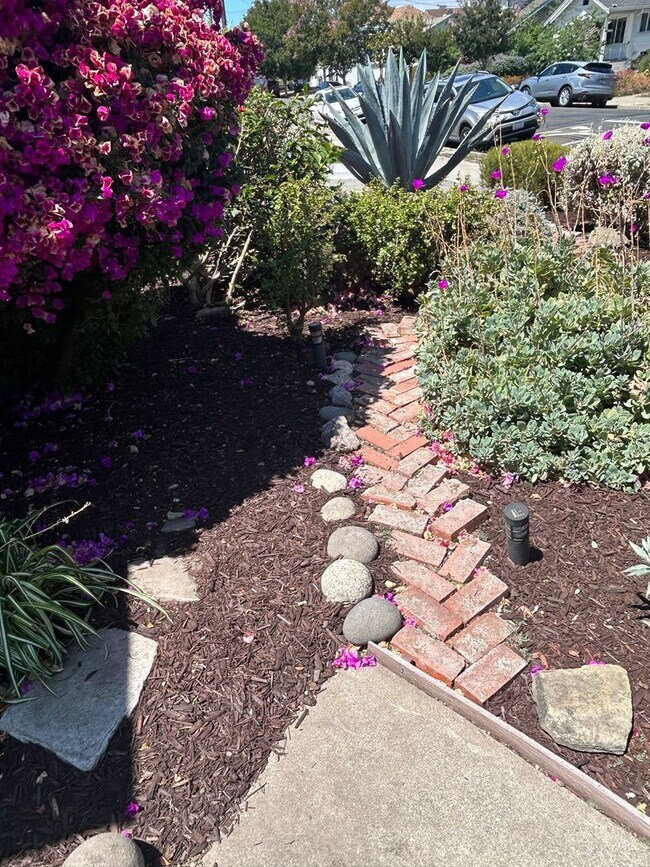 Building Photo - Gorgeous San Leandro Bungalow!