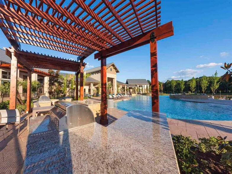 Building Photo - 20290 Park Lake View Dr