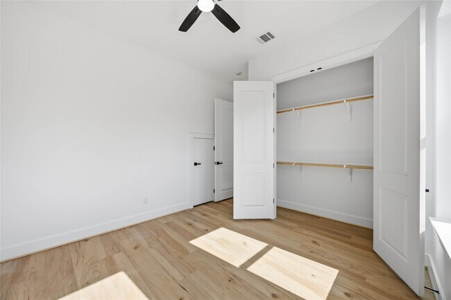 Building Photo - 9106 Coffee St
