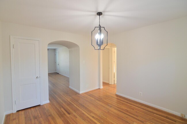 Building Photo - 27 Sunnymede Dr