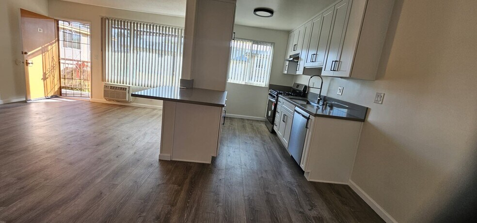 Building Photo - 5430 Corteen Pl