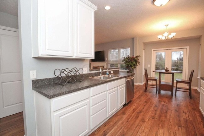 Building Photo - 8475 Haleigh Woods Dr