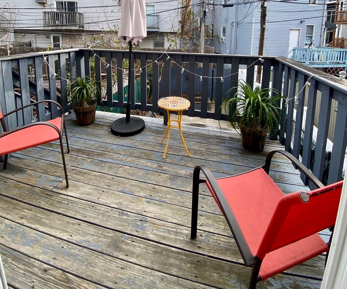 Building Photo - 161 Bennington St