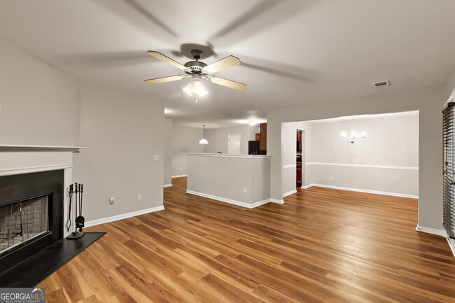 Building Photo - 7157 Laurel Creek Dr