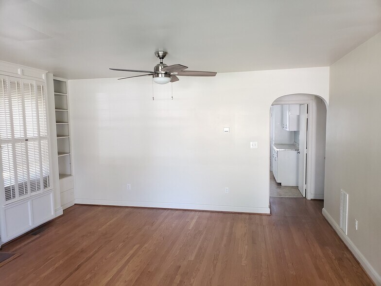 Building Photo - 2801 Bauernwood Ave