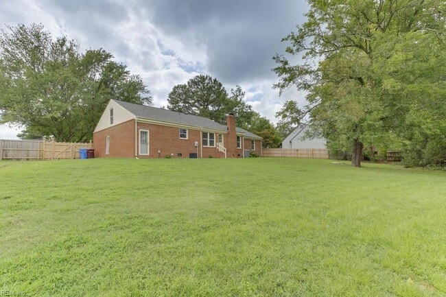 Building Photo - 2637 N Elizabeth Harbor Dr
