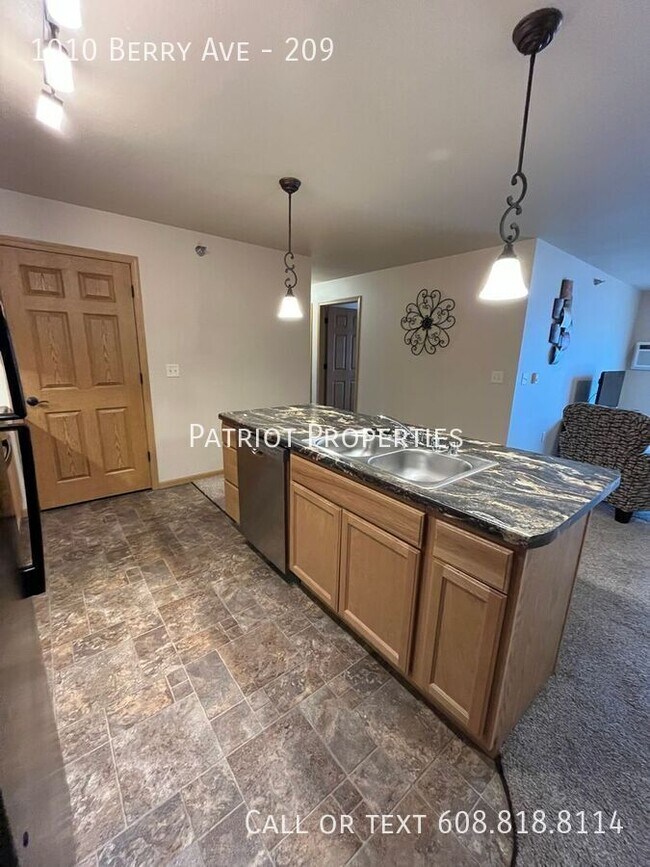 Building Photo - 1010 Berry Ave