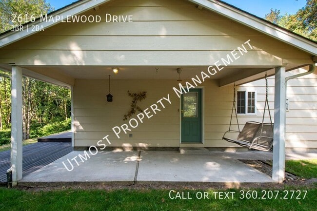 Building Photo - 2616 Maplewood Dr