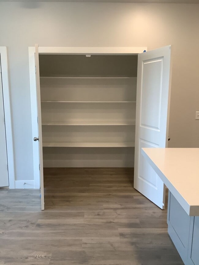 Building Photo - Townhome in Prime Spanish Fork Location