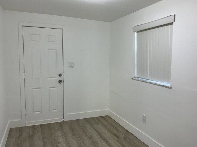 Building Photo - 2605 Ave F