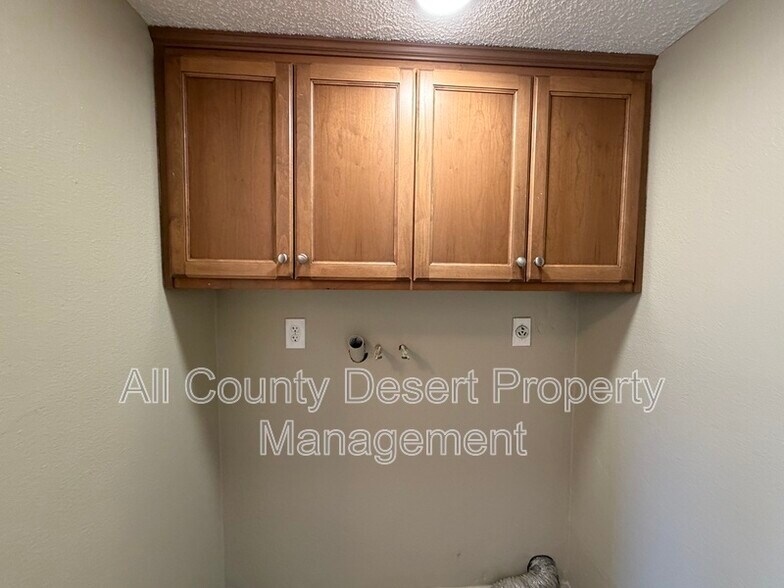 Building Photo - 69180 Victoria Dr