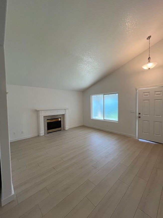 Building Photo - 3 Bedroom 2 Bath Forest Grove OR